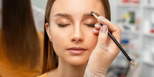 Lash lift mihalníc alebo laminácia obočia