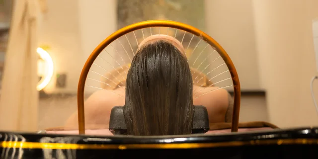 Vlasový rituál s masážou a maskou na tvár pre ženy alebo antistresový head spa rituál pre pánov