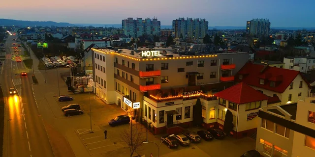 Dovolenka pri Baltskom mori: moderný hotel 12 km od pláže s raňajkami
