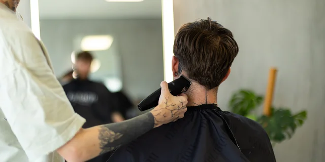 Precízny pánsky strih alebo kombo balíček s úpravou brady v barbershope