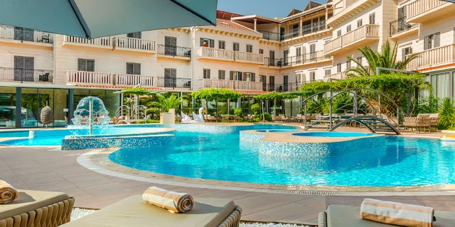 Luxusný hotel v slnečnej Dalmácii: polpenzia aj neobmedzený wellness