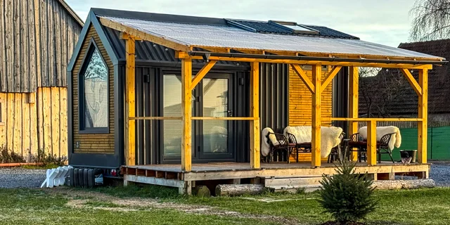 Tiny House na agrofarme s vírivou kaďou a parkovaním