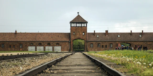 Čierna história dejín ľudstva - koncentračné tábory Osvienčim a Brezinka