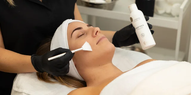 Kolagénové ošetrenie, laminácia obočia či lash lift