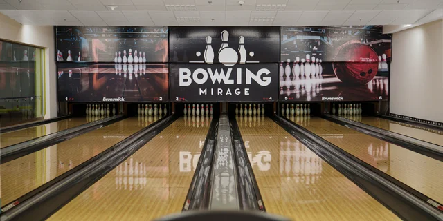 Zahraj si bowling v nákupnom centre Mirage s rodinou či kamošmi
