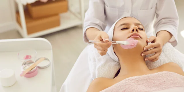 Kompletná starostlivosť a detox pleti s úpravou obočia