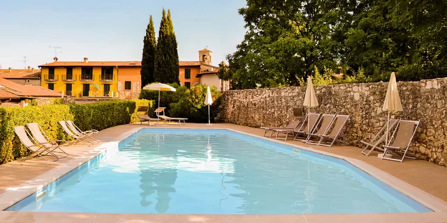 Hotel s bazénom, wellness a polpenziou pri Lago di Garda len 150 m od vychýrenej pláže La Romantica