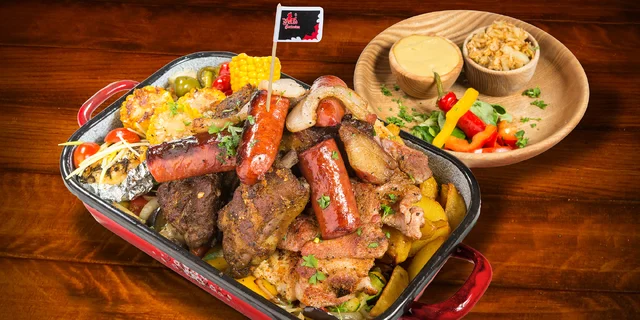 Hostina v Pekle Čertovina pre 2 alebo 4 osoby: Pekáč plný dobrôt alebo Pekelníkove horiace vidly