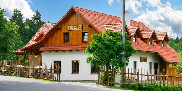 Pobyt v Žďárskych vrchoch: penzión v prírode s raňajkami, polpenziou aj privátnym wellness