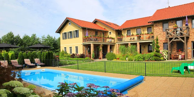Rodinný pobyt pri Baltskom mori v Kołobrzegu: apartmány so saunou a bazénom, detské ihrisko, záhrada, 700 m od pláže