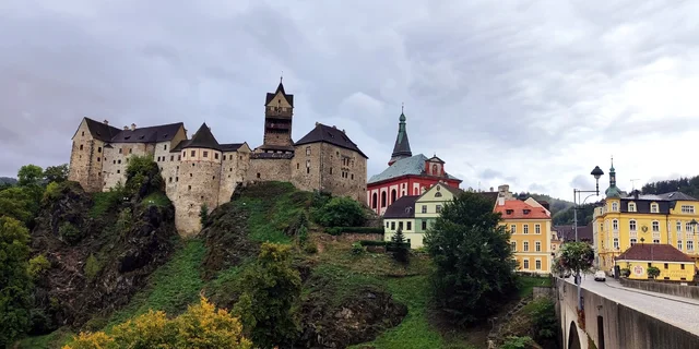 Dovolenka v podhradí: pobyt s raňajkami pri hrade Loket, vstup do dvoch múzeí v cene