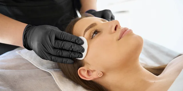 Čistenie pleti aj omladzujúce procedúry pre hydratovanú a vyživenú pleť