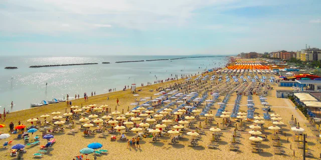 Rodinná dovolenka v Rimini: pobyt v 3* hoteli pri pláži s polpenziou alebo plnou penziou