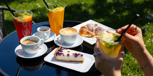 Výberová káva, koláče a osviežujúce limonády v Peknička café