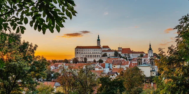 Dovolenka na Morave vo dvojici: penzión v Mikulove, degustácia a košík s dobrotami