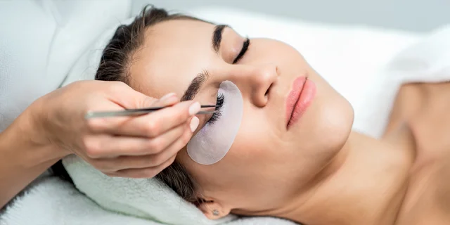 Úprava obočia, laminácia, lashlift alebo aplikácia 1D až 6D mihalníc