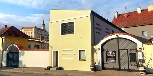 Pohodový pobyt v Mikulove aj s fľašou vína či piknikom na Svatém kopečku
