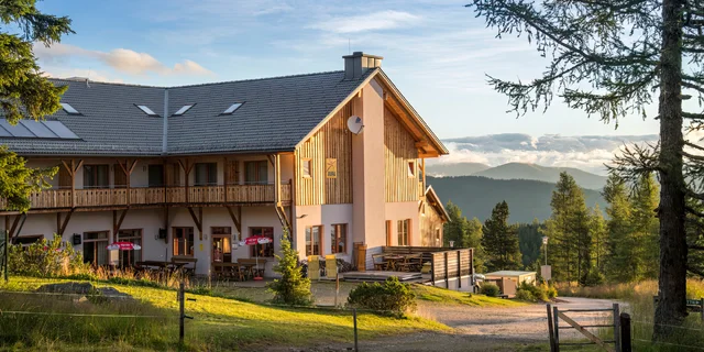 Horský hotel v Korutánsku s polpenziou a saunou až pre 5 výletníkov