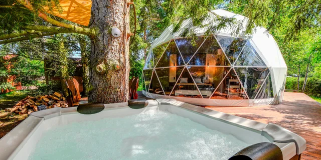 Glamping v stredných Čechách pri vodnej nádrži Slapy: raňajky aj privátna vírivka a vonkajšia sauna