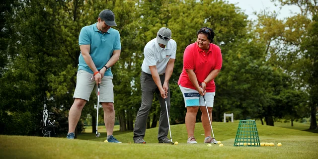 Skupinový golfový kurz v Hrubej Borši: vaša cesta v zelenej karte