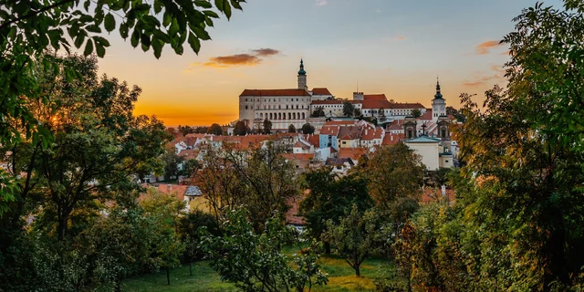 Pohoda v srdci Mikulova: víno, domáce dezerty a komfort s atmosférou prvej republiky