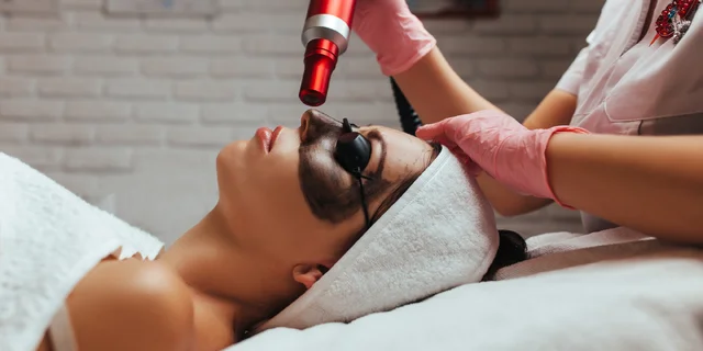 Hollywoodsky peeling, čistenie pleti mikrodermabráziou či kysliková kúra