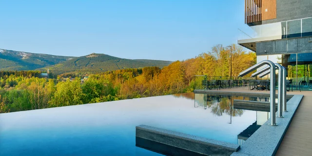 Moderný rezort v Sklárskej Porube: raňajky alebo polpenzia, wellness, infinity bazén