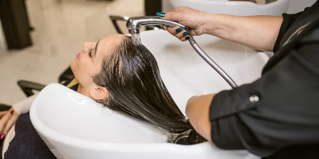 Profesionálny dámsky strih, farbenie Mon Platin, Balayage alebo silikónová kúra
