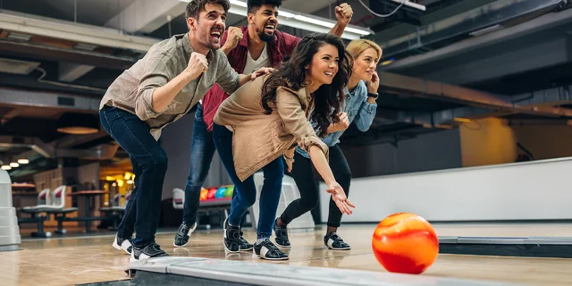 Hodina bowlingu až pre 8 osôb na profesionálnych dráhach