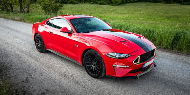 Legendárny FORD MUSTANG GT 5.0 V8: Jazda v premávke ako vodič alebo spolujazdec v 2 mestách
