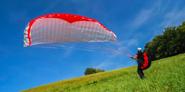 Kurz paraglidingu: jednodňový poznávací alebo šesťdňový pre získanie preukazu