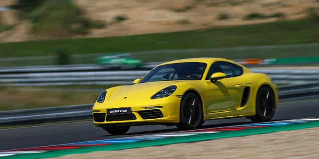 Porsche 718 Cayman S na závodním okruhu 1–3 kola i profi závodní simulátor