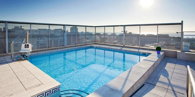 Dovolenka v Barcelone: moderný hotel blízko pláže, s raňajkami a strešným bazénom