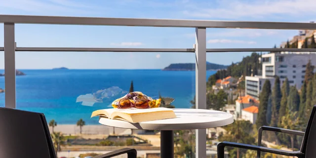 4* hotel v Dubrovníku: raňajky alebo polpenzia, kamienková pláž, bazény aj sauna
