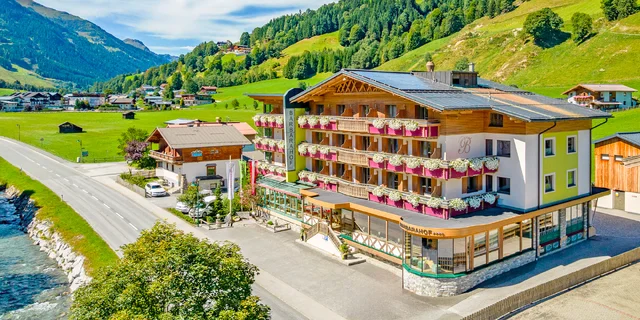 Dovolená v rakúskom Saalbachu: 4* hotel s polpenziou, saunový svet, turistický raj
