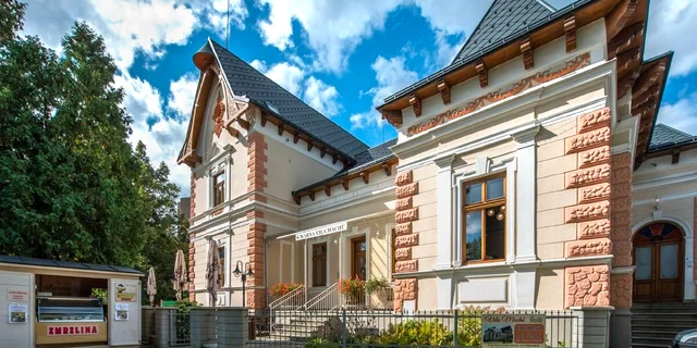 Pobyt v historickej vile v Kopřivnici: raňajky, fľaša sektu, welcome drink aj káva