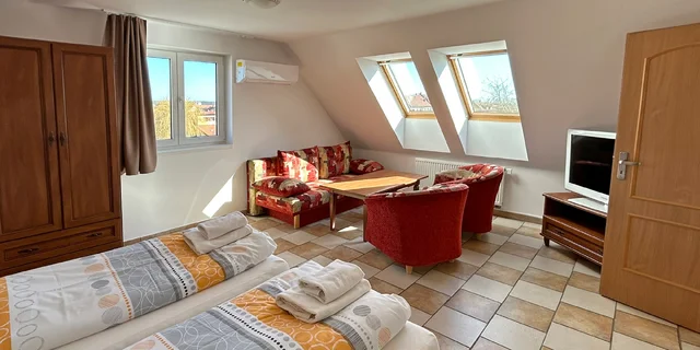 Útulný penzión na Slovácku: izby a apartmány pre páry alebo rodinu aj s raňajkami