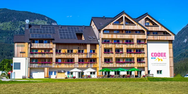 Dovolenka v Alpách: moderný horský hotel COOEE alpin Dachstein s raňajkami alebo polpenziou a saunami