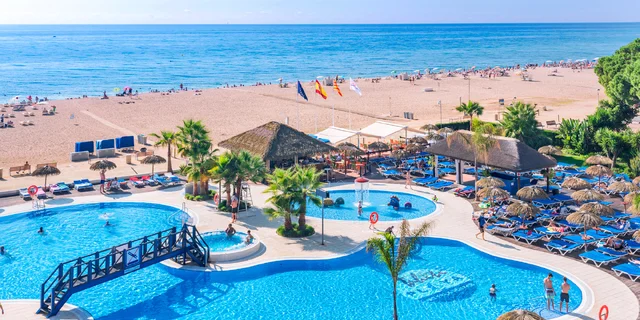 Dovolenka v španielskom Costa Brava: 4* hotel Tahití Playa & Suites s bazénom, vírivkou a stravou