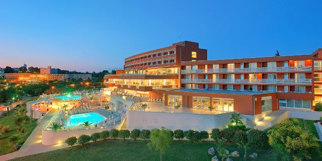 Dovolená v Poreči: 4* hotel 100 metrů od pláže, all inclusive, bazény a animační program