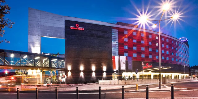 Moderný hotel v centre mesta Bielsko-Biała blízko pri vlakovej stanici: raňajky alebo polpenzia