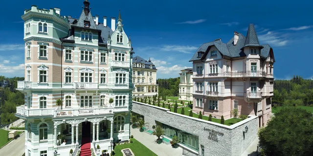 Pobyt v luxusním 5* hotelu v Karlových Varech: neomezený wellness i masáže a koupele