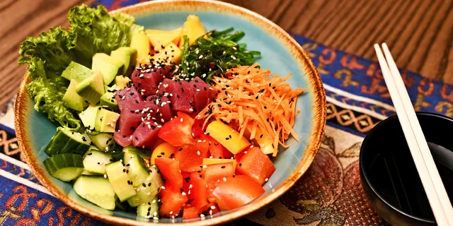 Z Havaje na váš stůl: Proč si Češi zamilovali poke bowl?