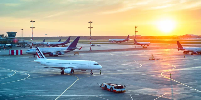 Jak to chodí na letišti: check-in, bezpečnostní kontrola i jídlo v letadle