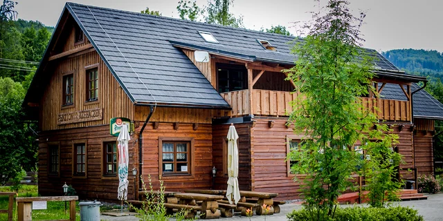 Do roubenky ve Slezských Beskydech za domácí kuchyní, dětským hřištěm a saunou