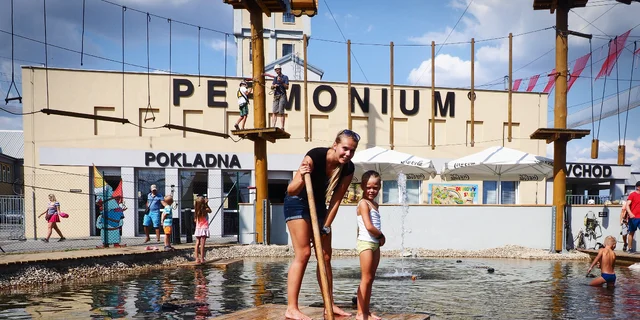Sem musíte! Permonium® a Duhový svět: víla, štoly, začarované jezero, bludiště, jízda na voru