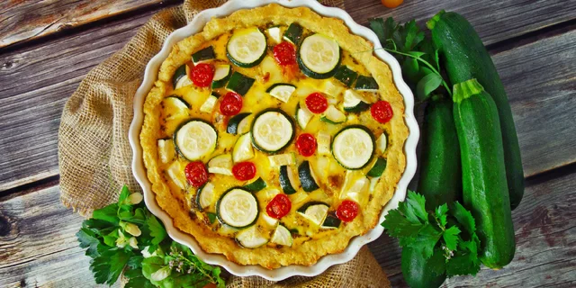 5 fit receptů z cukety, které si zamilujete: špagety, quiche i cuketová buchta