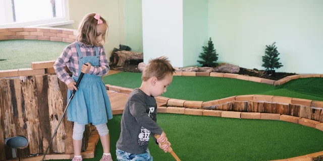 Zahrajte si minigolf s Krakonošem a ochutnejte poctivý burger