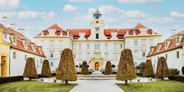 Vyskúšali ste už pobyt na zámku? 8 tipov na romantické sídla, kde budete krochkať blahom