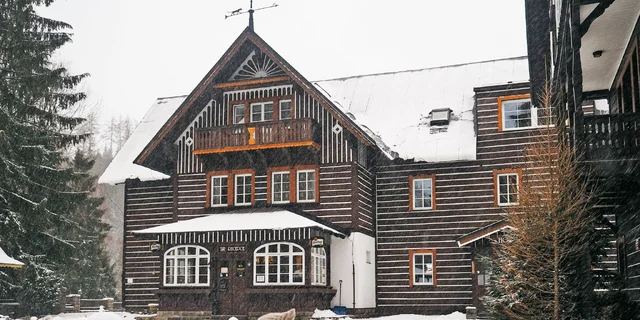 Hotel ve Špindlu v klidné lokalitě a se skiareály na dosah? Otestovali jsme Tři růže